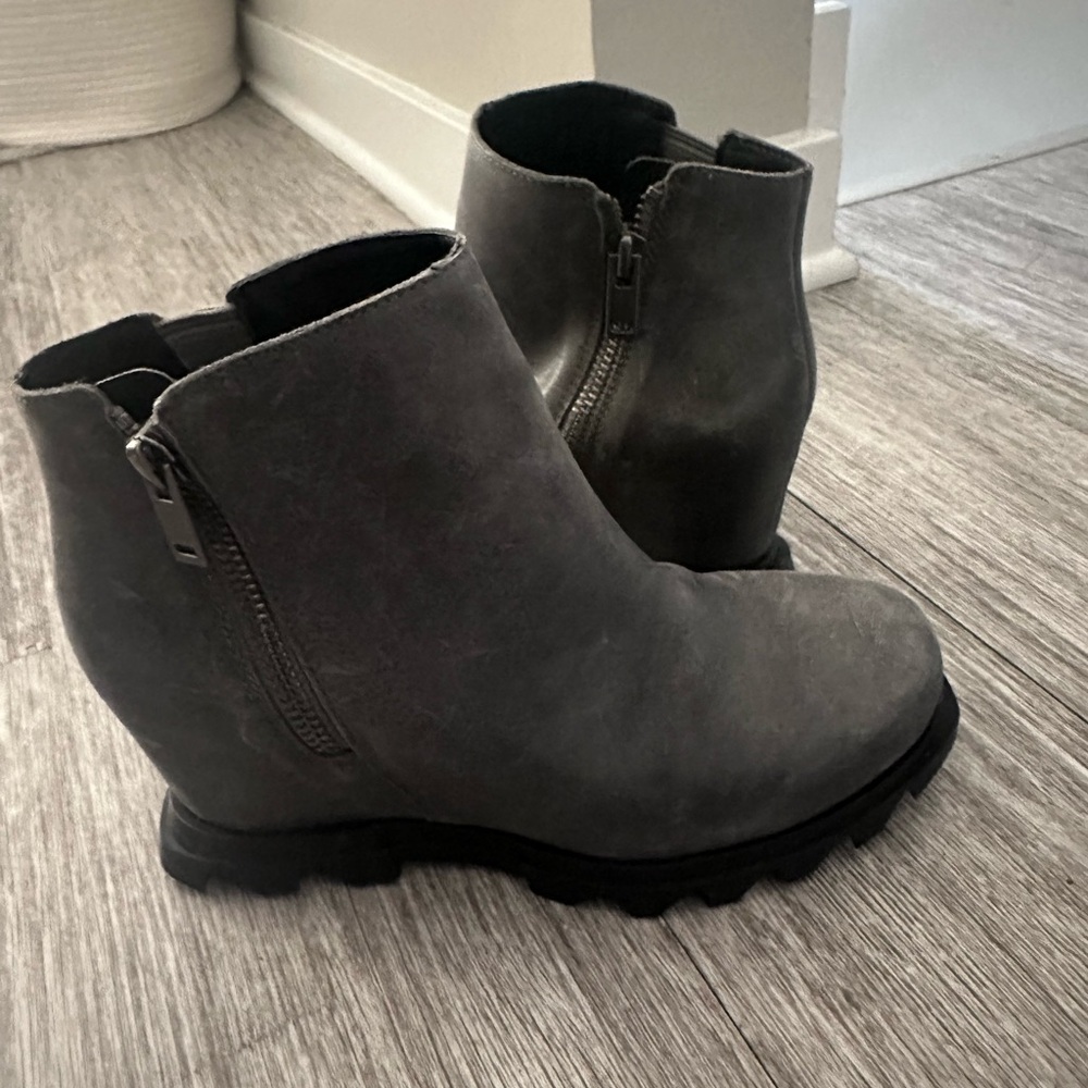 SOREL grey wedge booties (size 7)